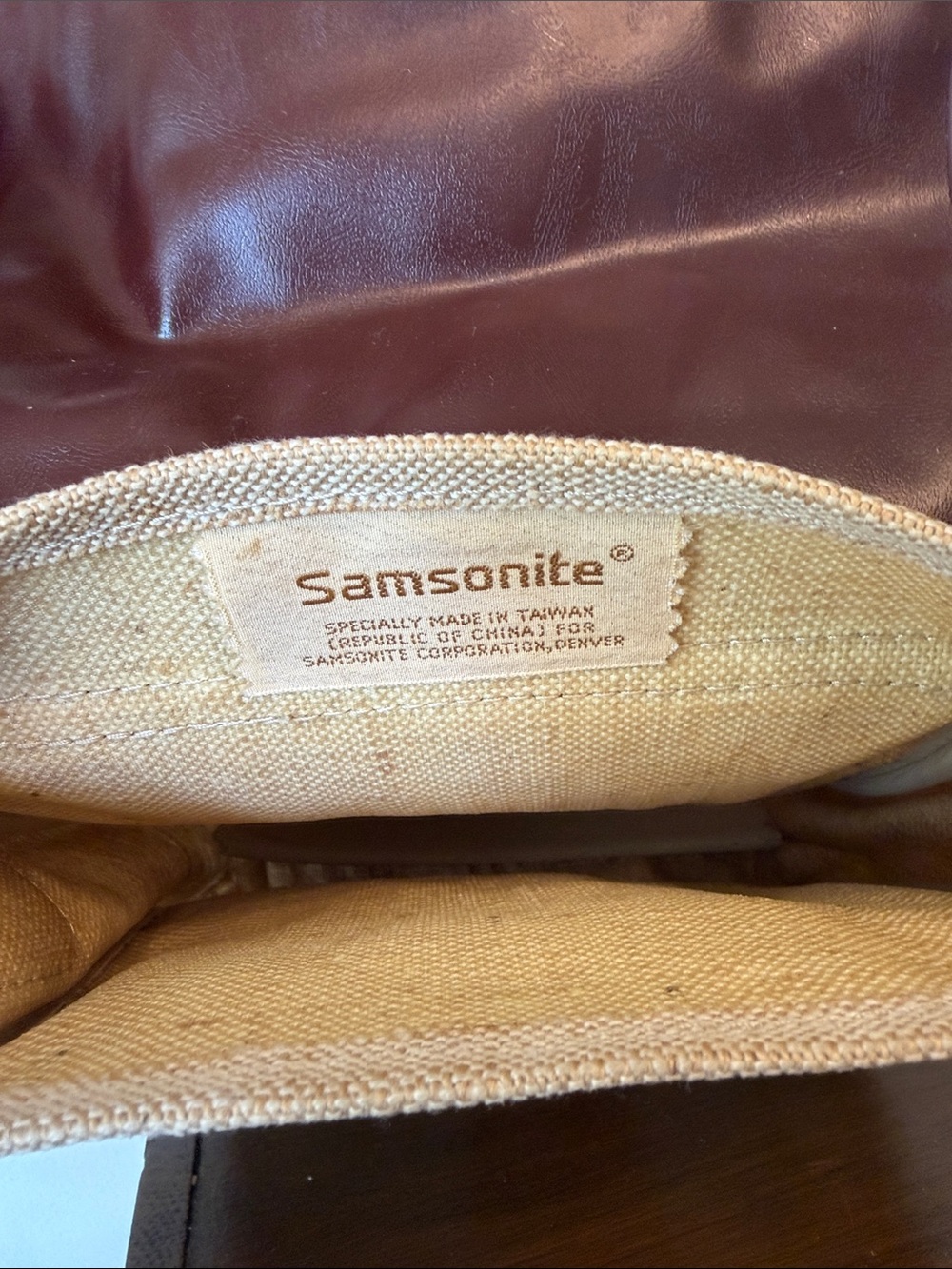Samsonite Beige Canvas Messenger Bag with Brown Trim and Red Stripe - Picture 4 of 4